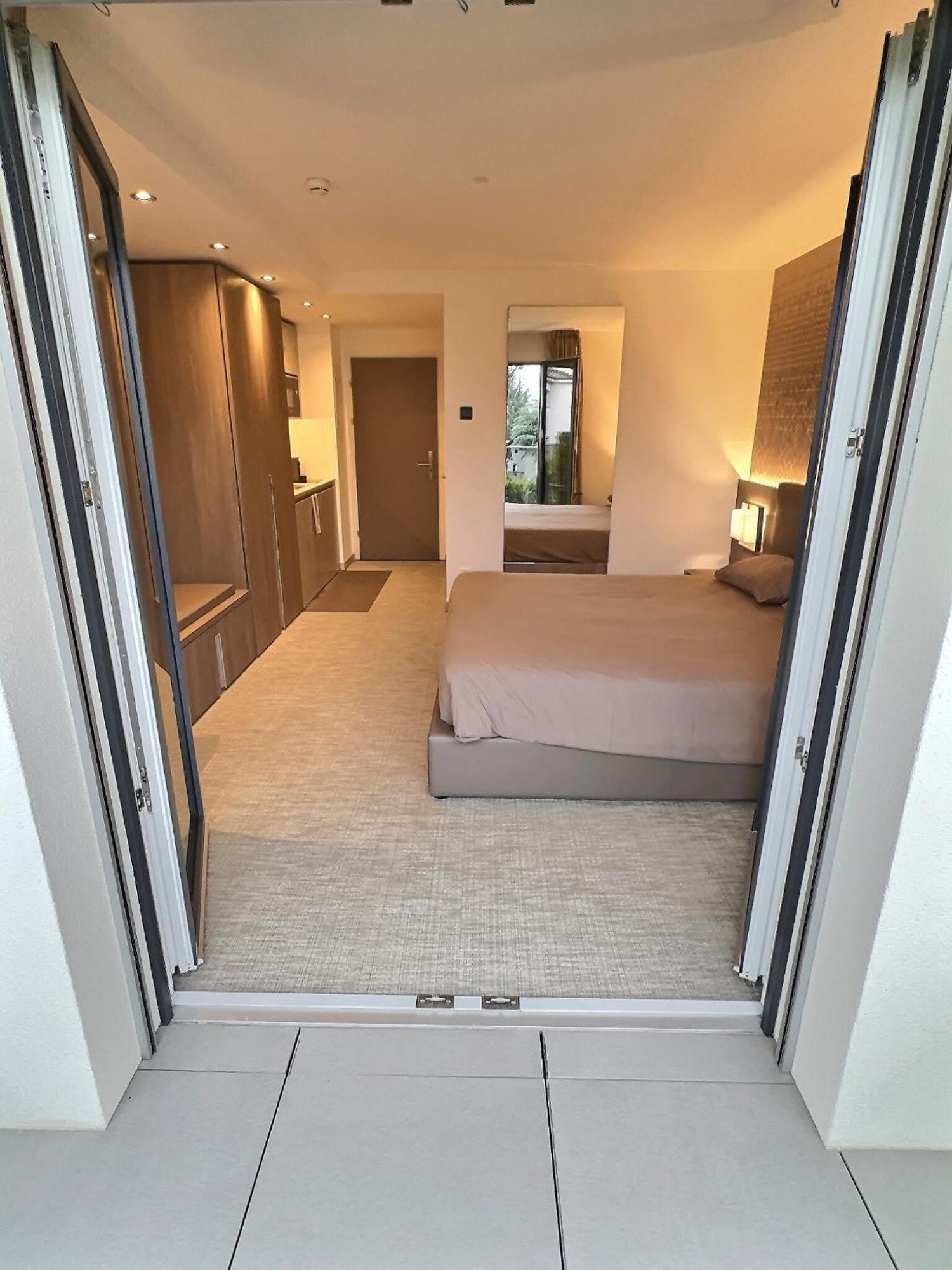 Attica Residences, Lausanne Saint Sulpice  Eksteriør billede
